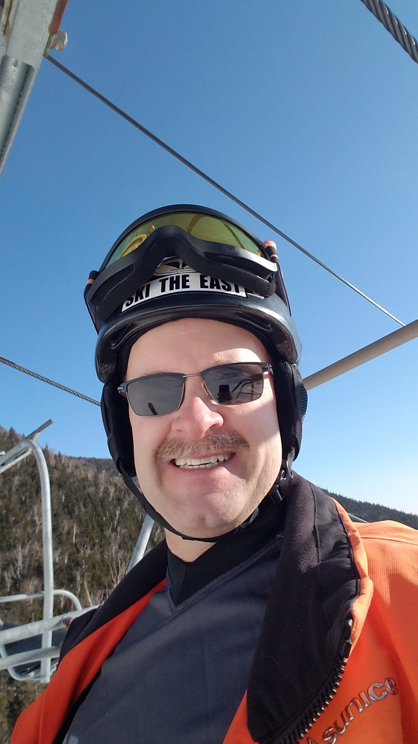 Blue sky ski day